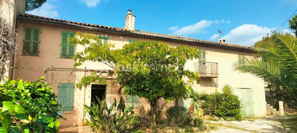 Au cœur de La Valette-du-Var, dans un environnement particulièrement calme et préservé, ce magnifique mas provençal du XIXᵉ siècle offre un cadre de vie rare empreint d’authenticité et de charme.

Édifiée sur un terrain de  1 666 m², cette propriété développe de beaux volumes et conserve de nombreux éléments d’origine qui témoignent de son histoire. Son architecture traditionnelle, ses espaces extérieurs baignés de lumière et son atmosphère intemporelle en font un bien singulier, destiné aux amoureux des demeures de caractère.

La propriété bénéficie également de dépendances indépendantes, d’un puit, de vastes terrasses ainsi que d’un bassin d'agrément , autant d’atouts qui renforcent le potentiel de cet ensemble.

Ce mas nécessitera une rénovation globale afin de révéler toute la noblesse de son architecture et d’être adapté aux exigences de confort actuelles. Il représente une opportunité rare d’acquérir une propriété de caractère et de lui offrir une nouvelle histoire, dans le respect de son identité provençale.

Proposé en l’état, ce bien s’adresse aux amateurs de belles pierres, aux passionnés de rénovation et aux acquéreurs en quête d’un projet patrimonial d’exception.

Les points forts :

* Authentique mas provençal des XVIIIᵉ et XIXᵉ siècles
* Environnement résidentiel calme et recherché
* Terrain d’environ 1 666 m²
* Dépendances indépendantes
* Puit, terrasses et bassin d'agrément 3mx8mx1.20m
* Charme de l’ancien et fort potentiel de valorisation
* Un bien rare à réinventer selon vos envies