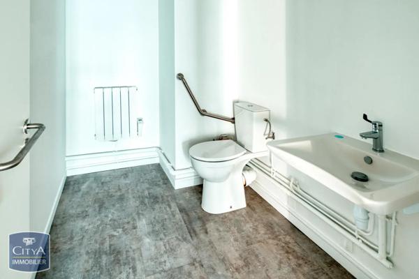 Local commercial à vendre 82m²