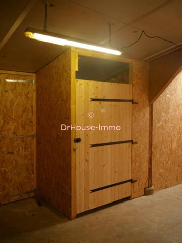 Parking / Box à vendre de 1 366 m²