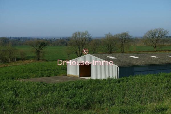 Parking / Box à vendre de 1 366 m²