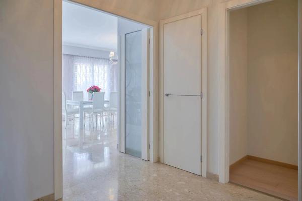 Vente                                                      Appartement
                        
                     3 pièces                      104 m2                     à Beausoleil