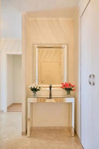 Vente                                                      Appartement
                        
                     3 pièces                      104 m2                     à Beausoleil