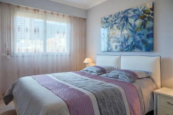 Vente                                                      Appartement
                        
                     3 pièces                      104 m2                     à Beausoleil