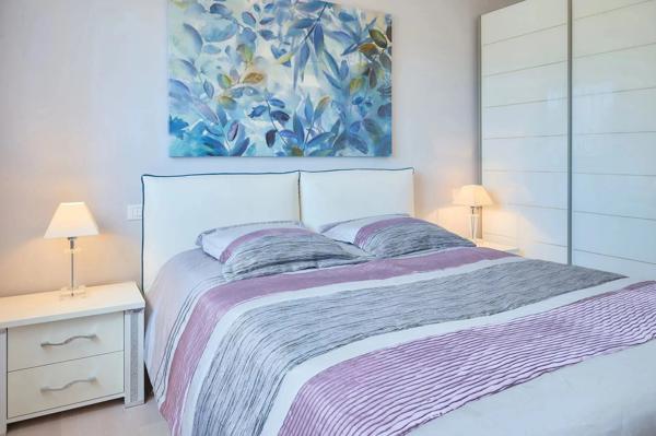 Vente                                                      Appartement
                        
                     3 pièces                      104 m2                     à Beausoleil
