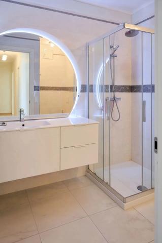Vente                                                      Appartement
                        
                     3 pièces                      104 m2                     à Beausoleil