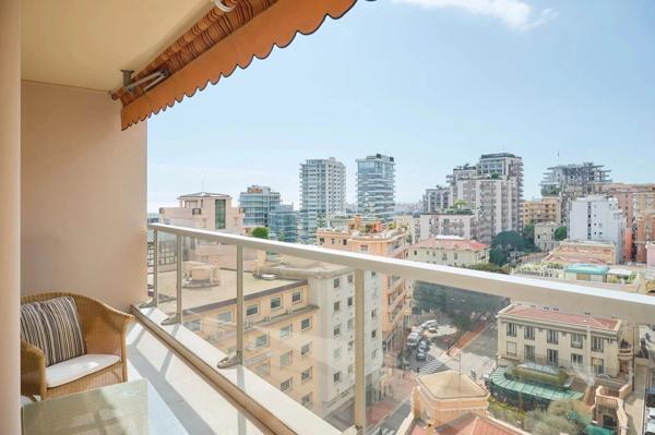 Vente                                                      Appartement
                        
                     3 pièces                      104 m2                     à Beausoleil