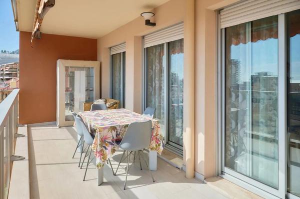 Vente                                                      Appartement
                        
                     3 pièces                      104 m2                     à Beausoleil
