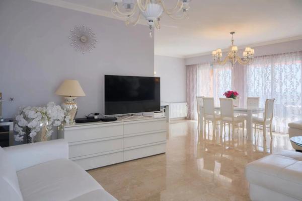 Vente                                                      Appartement
                        
                     3 pièces                      104 m2                     à Beausoleil