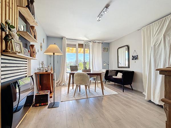 Villa Livron Sur Drome 7 pièce(s) 145 m2, jardin de 999m² piscine et plage en bois