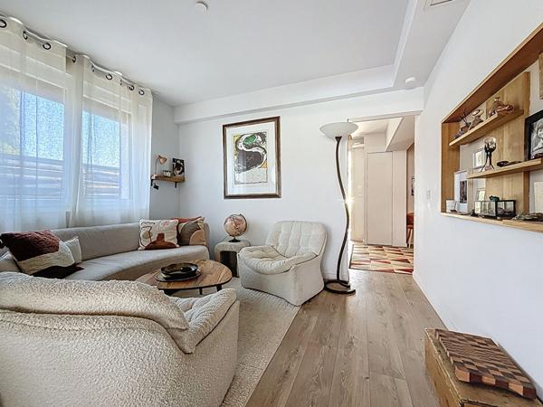 Villa Livron Sur Drome 7 pièce(s) 145 m2, jardin de 999m² piscine et plage en bois