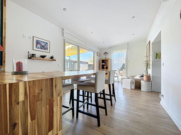 Villa Livron Sur Drome 7 pièce(s) 145 m2, jardin de 999m² piscine et plage en bois