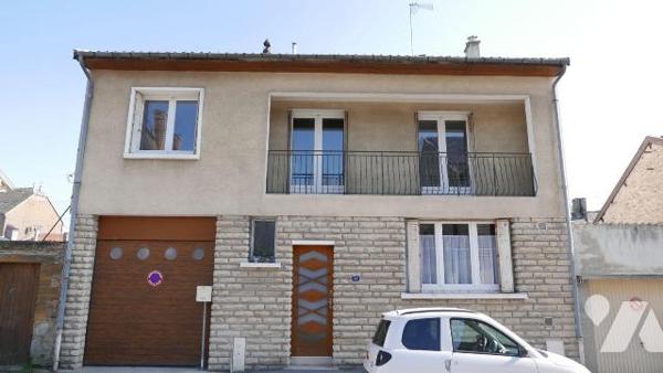 MAISON EN CENTRE VILLE.
A VENDRE A VOUZIERS. 

Maison individuelle comprenant :
RDC : coulo...