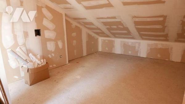 MAISON EN CENTRE VILLE.
A VENDRE A VOUZIERS. 

Maison individuelle comprenant :
RDC : coulo...