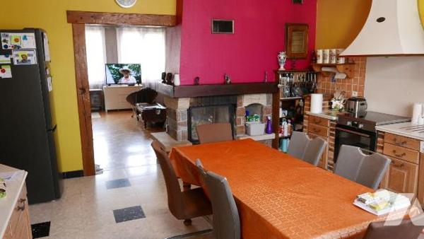 MAISON EN CENTRE VILLE.
A VENDRE A VOUZIERS. 

Maison individuelle comprenant :
RDC : coulo...