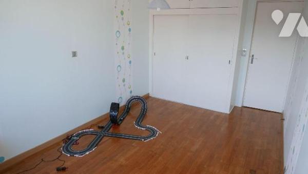 MAISON EN CENTRE VILLE.
A VENDRE A VOUZIERS. 

Maison individuelle comprenant :
RDC : coulo...