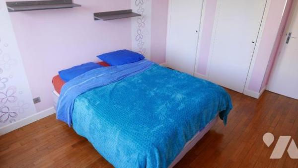 MAISON EN CENTRE VILLE.
A VENDRE A VOUZIERS. 

Maison individuelle comprenant :
RDC : coulo...