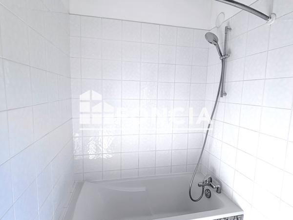 Location Appartement 3 pièces 70 m² - 581 CHEMIN DES CHARBONNIERES Saint Jean De Moirans 38430