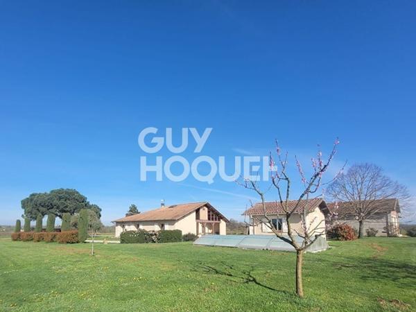 À Savenès _ Une propriété familiale avec dépendances, piscine et grand terrain arboré.