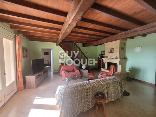 À Savenès _ Une propriété familiale avec dépendances, piscine et grand terrain arboré.