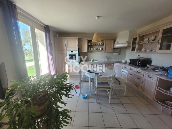 À Savenès _ Une propriété familiale avec dépendances, piscine et grand terrain arboré.