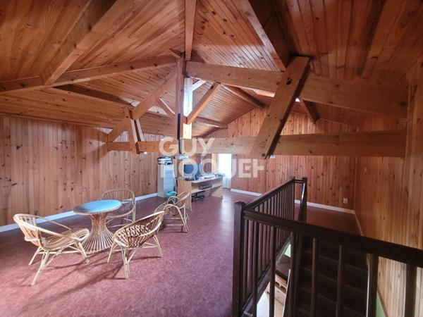 À Savenès _ Une propriété familiale avec dépendances, piscine et grand terrain arboré.