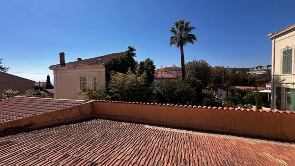 SOUS OFFRE Cannes Broussailles : Immeuble complet.