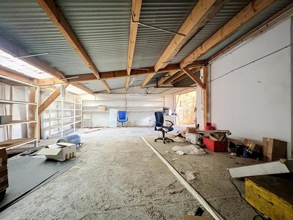 SOUS OFFRE Cannes Broussailles : Immeuble complet.