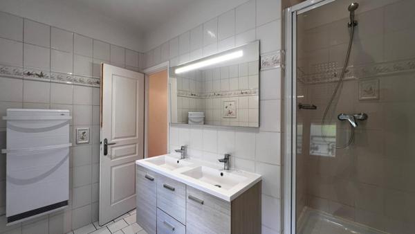 SOUS OFFRE Cannes Broussailles : Immeuble complet.