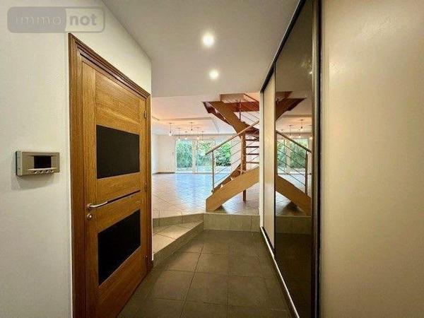 Triplex à vendre à Chambéry en Savoie (73000), ref : 73001-111   
Proche de la ville
