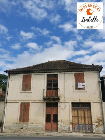Ancienne maison en pierres et colombages avec de gros travaux