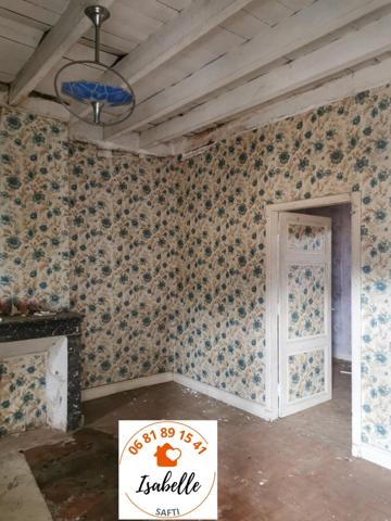 Ancienne maison en pierres et colombages avec de gros travaux