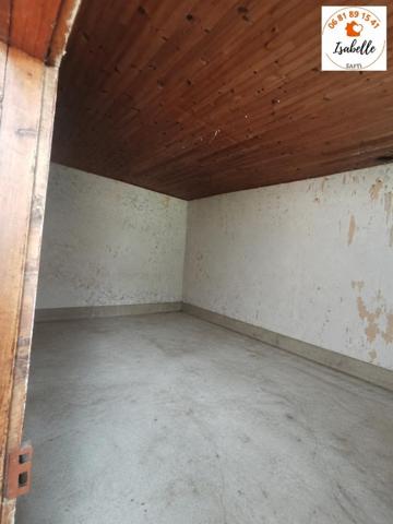 Ancienne maison en pierres et colombages avec de gros travaux