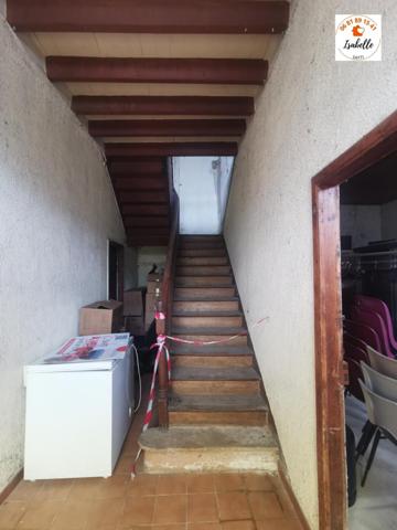 Ancienne maison en pierres et colombages avec de gros travaux