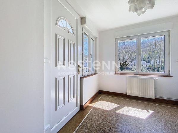 Maison Bourgeoise à vendre Terrasson Lavilledieu 280 m2, beaux volumes, 3 chambres dont une suite parentale, salon-salle à manger 60m2, Cuisine 20 m2, salle de détente 30m2, Garage 60m2, Dépendance 45m2, terrain arboré, Vue imprenable