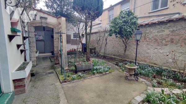 PLACE D'AUSTERLITZ
Immeuble offrant de nombreuses possibilités d'aménagement