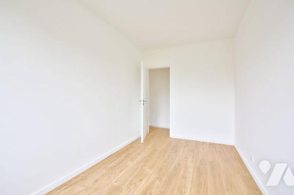 Dernier étage avec balcon et vue dégagée