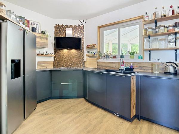 Maison de plain pied, 4 chambres à Lannes - Grand terrain dépendance et piscine