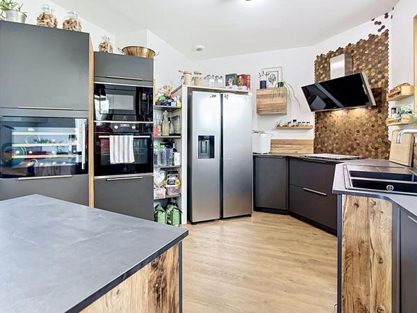 Maison de plain pied, 4 chambres à Lannes - Grand terrain dépendance et piscine