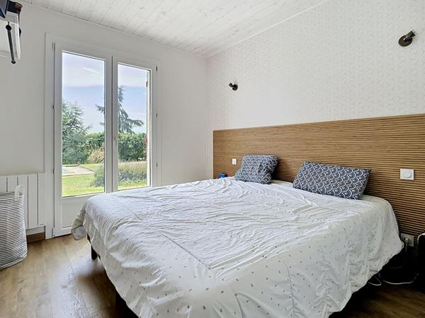 Maison de plain pied, 4 chambres à Lannes - Grand terrain dépendance et piscine