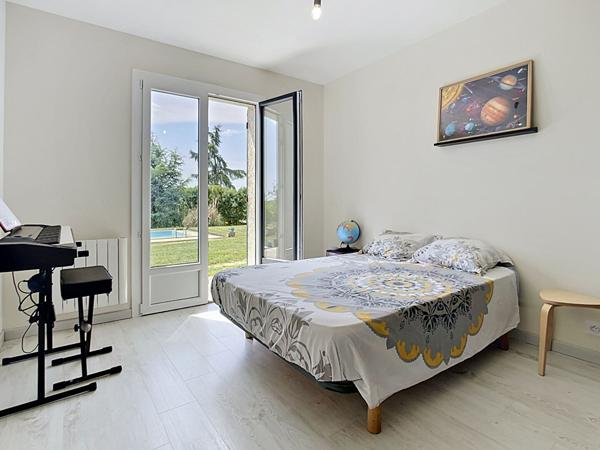 Maison de plain pied, 4 chambres à Lannes - Grand terrain dépendance et piscine