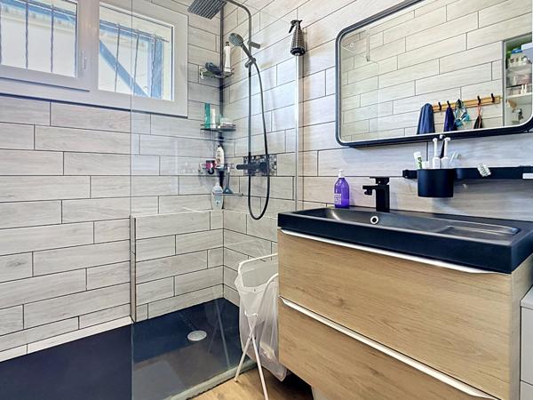 Maison de plain pied, 4 chambres à Lannes - Grand terrain dépendance et piscine