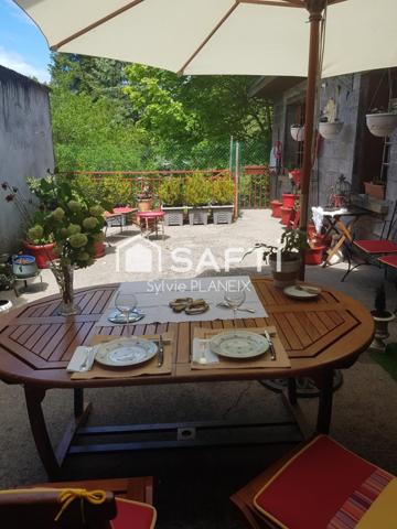 Maison familiale de caractère, 149 m2 habitables sur 1275 m2 de terrain.