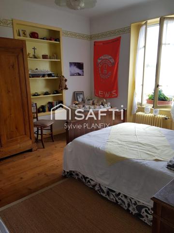 Maison familiale de caractère, 149 m2 habitables sur 1275 m2 de terrain.
