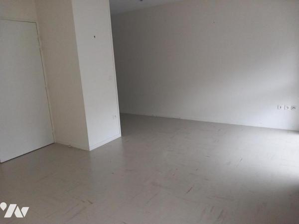 STUDIO 1er étage avec Terrasse 