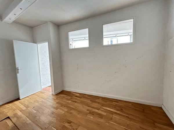 Location Local commercial 2 pièces 70 m² - 11 RUE DELESCLUZE Limoges 87000