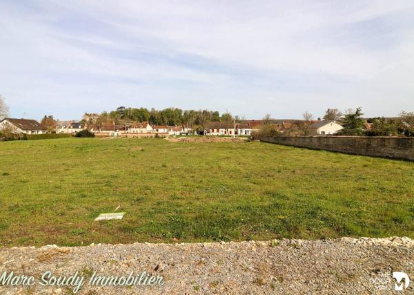Terrain - Vendu - 1 257 m² - SAINT-AMAND-MONTROND | The Door Man