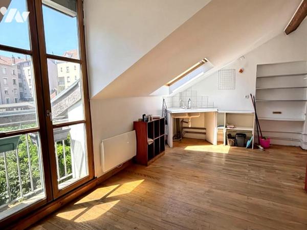 Grenoble 2p+C avec mezzanine en dernier étage 