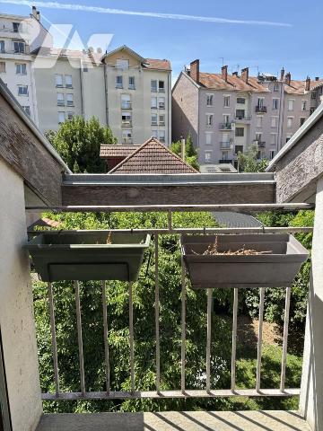 Grenoble 2p+C avec mezzanine en dernier étage 