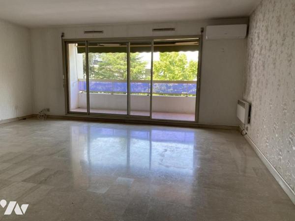 Appartement T3, 80 m², balcon, cave, à rénover