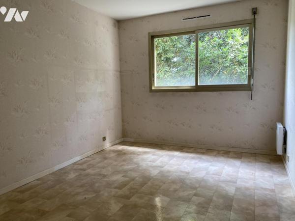 Appartement T3, 80 m², balcon, cave, à rénover